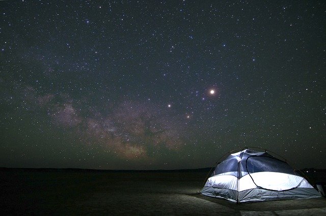 You are currently viewing קמפינג בים המלח: חניוני הלילה הפופולאריים ביותר